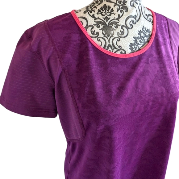 Lululemon Run For Days Short Sleeve Regal Plum Rel: 4/2015 T Shirt Women's 10 - Picture 10 of 11